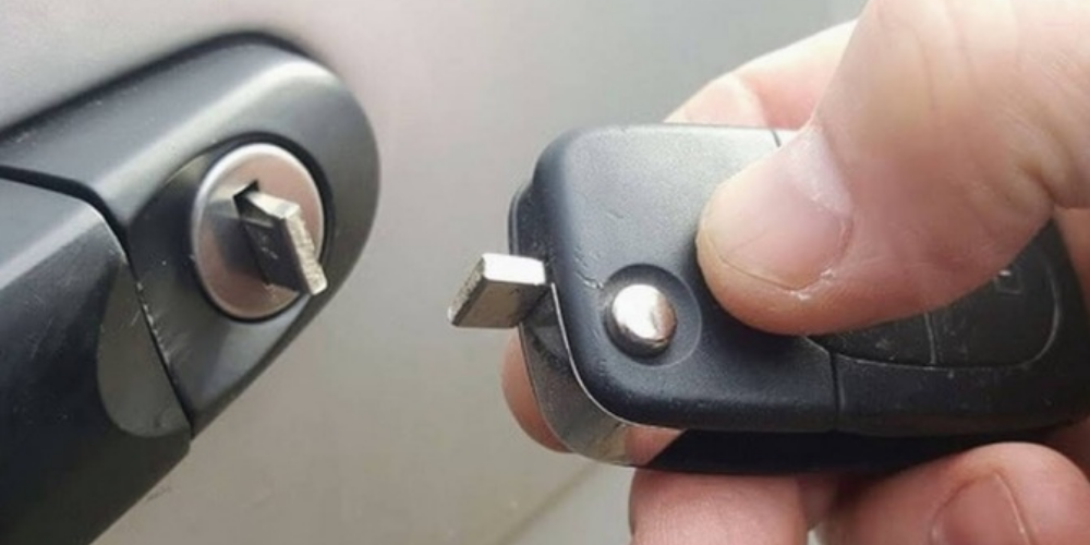 Llave de auto mal cortada